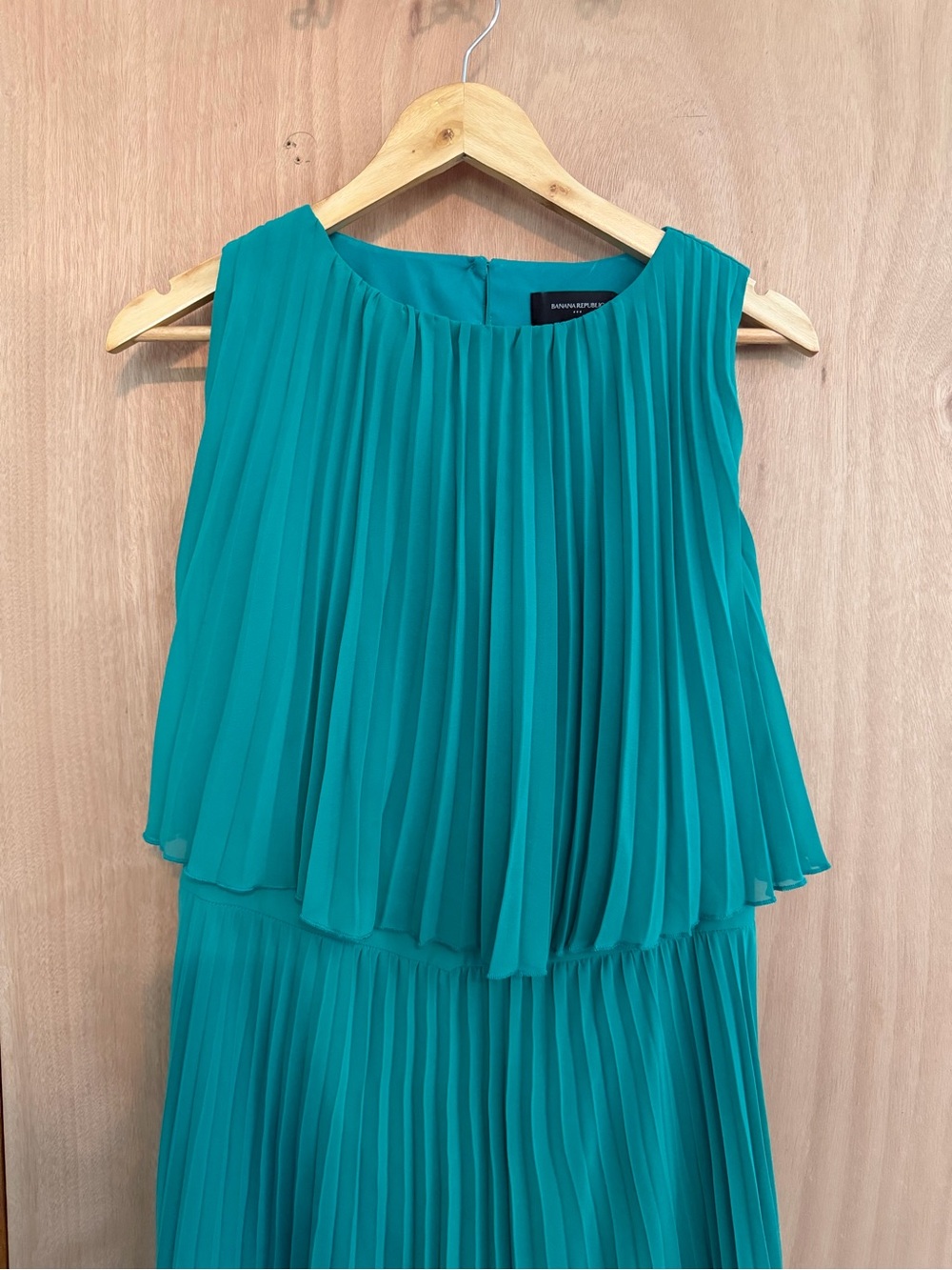 Banana Republic Emerald Green Chiffon Pleated Maxi Dress Cutout Back - Picture 4 of 6